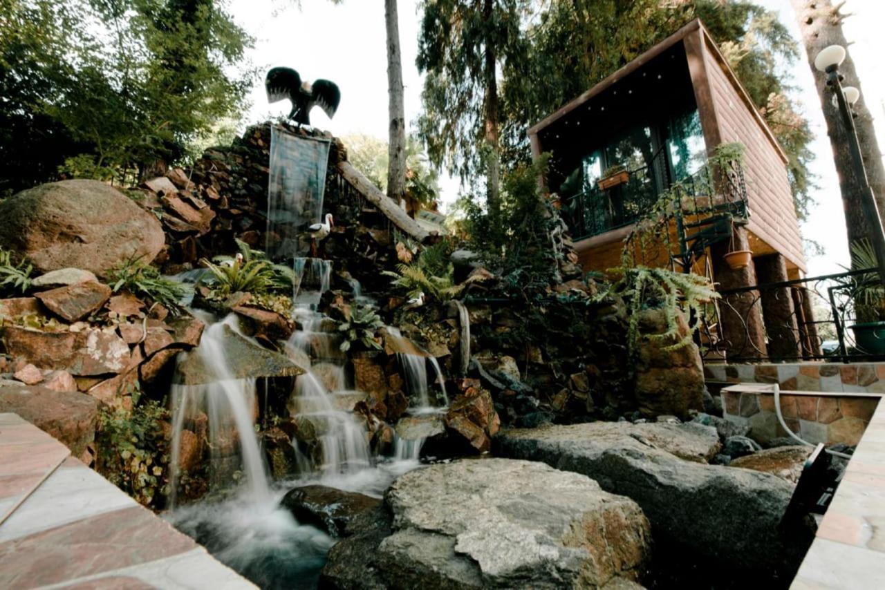 Hulus Hotel マヒンジャウリ エクステリア 写真