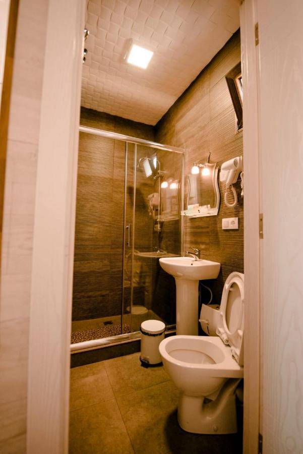 Hulus Hotel マヒンジャウリ エクステリア 写真