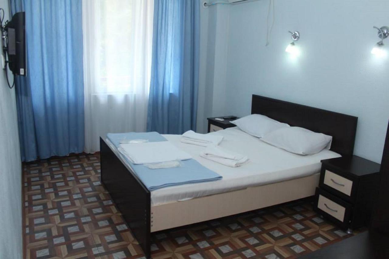 Hulus Hotel マヒンジャウリ エクステリア 写真