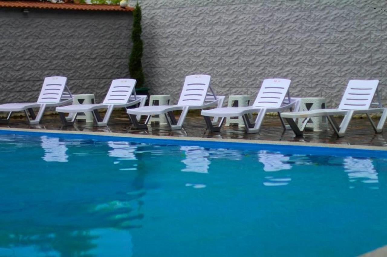 Hulus Hotel マヒンジャウリ エクステリア 写真