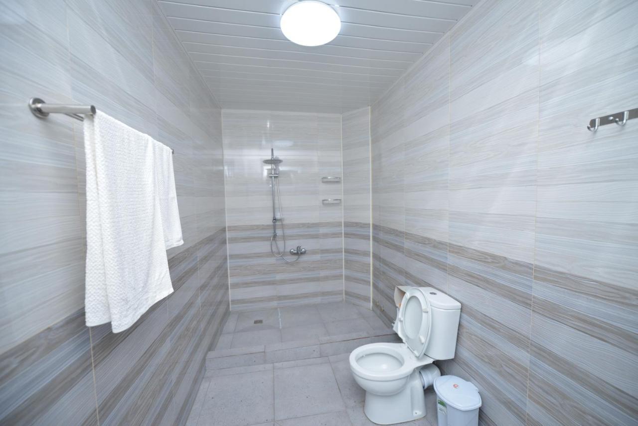 Hulus Hotel マヒンジャウリ エクステリア 写真