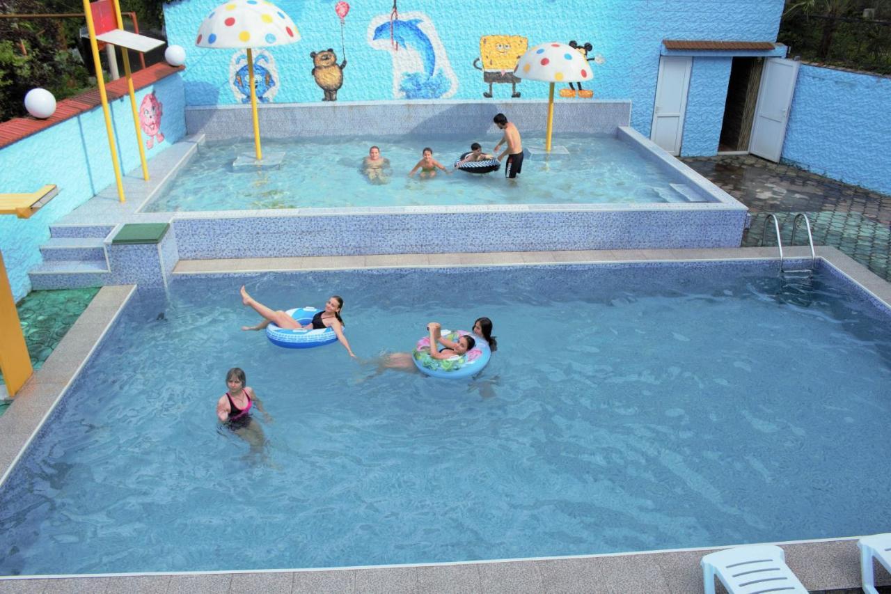 Hulus Hotel マヒンジャウリ エクステリア 写真
