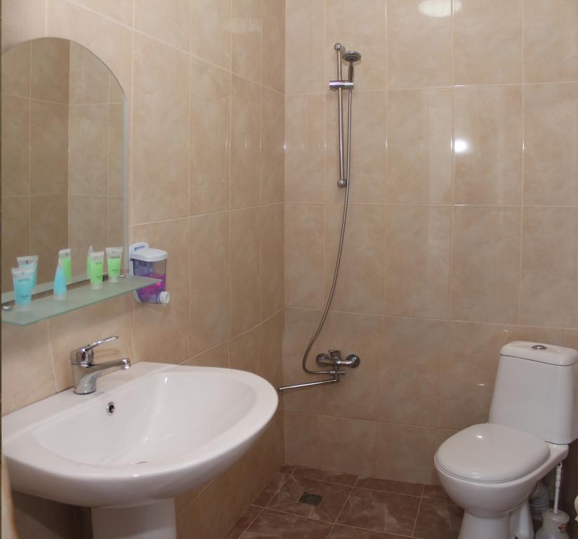 Hulus Hotel マヒンジャウリ エクステリア 写真