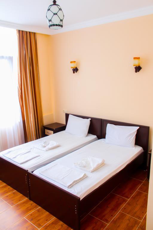 Hulus Hotel マヒンジャウリ エクステリア 写真
