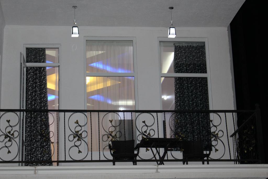 Hulus Hotel マヒンジャウリ エクステリア 写真